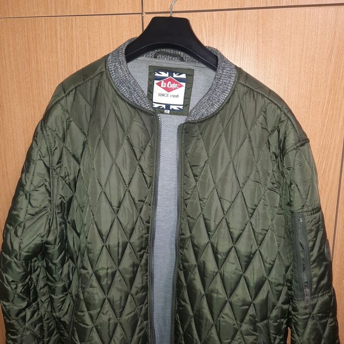 Vand Jacheta Lee Cooper 2 XL
Este bună de toamna și primăva