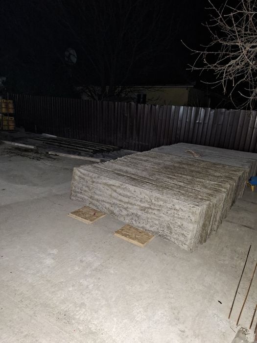 Vând placi din beton pentru gard+stâlpi mai multe detalii la telefon