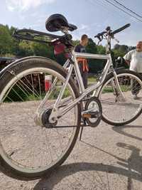 Bicicleta Mercedes pe curea