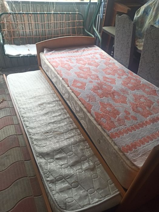 Продам двухъярусную кровать.