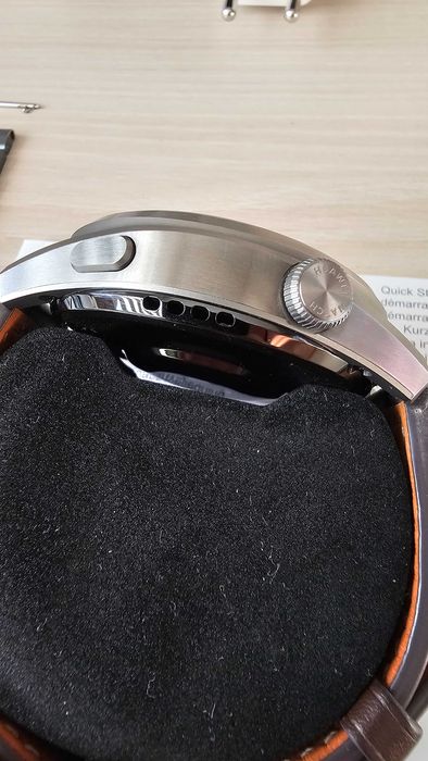 Huawei watch 3pro + оригинален адаптор