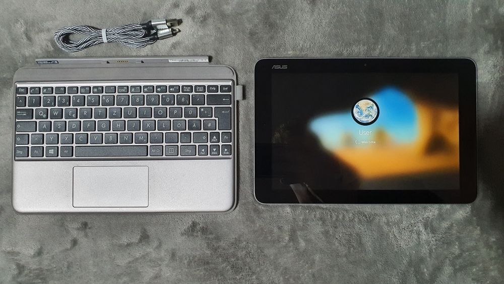 Tableta Laptop PC cu Touchscreen Asus