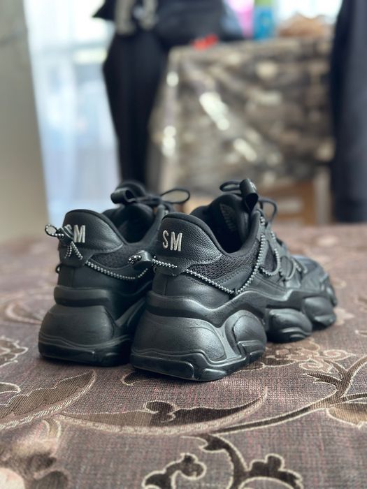 Оригинални обувки на Steve Madden