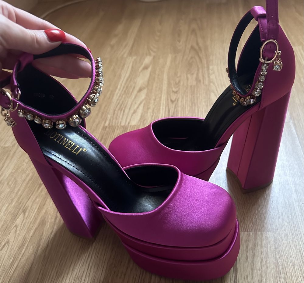 Pantofi roz noi Depurtat
