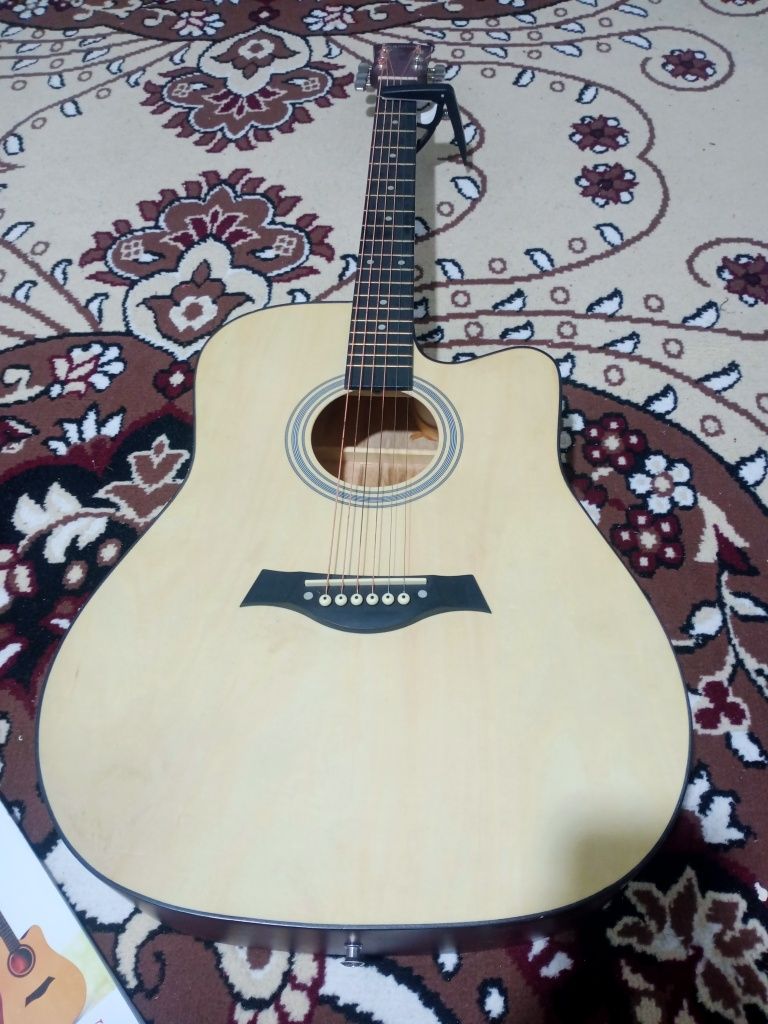 Гитара продается Kamoer