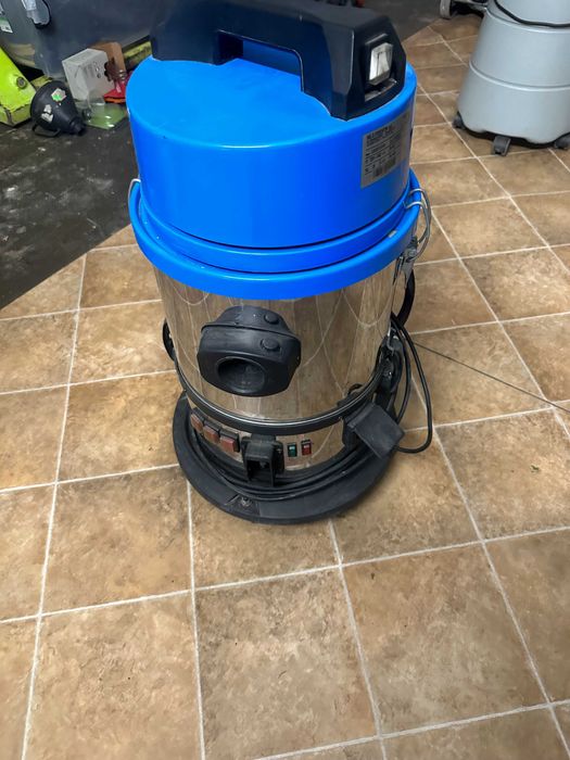 Aspirator profesional spalare covoare, tapiterii  cu abur + generator
