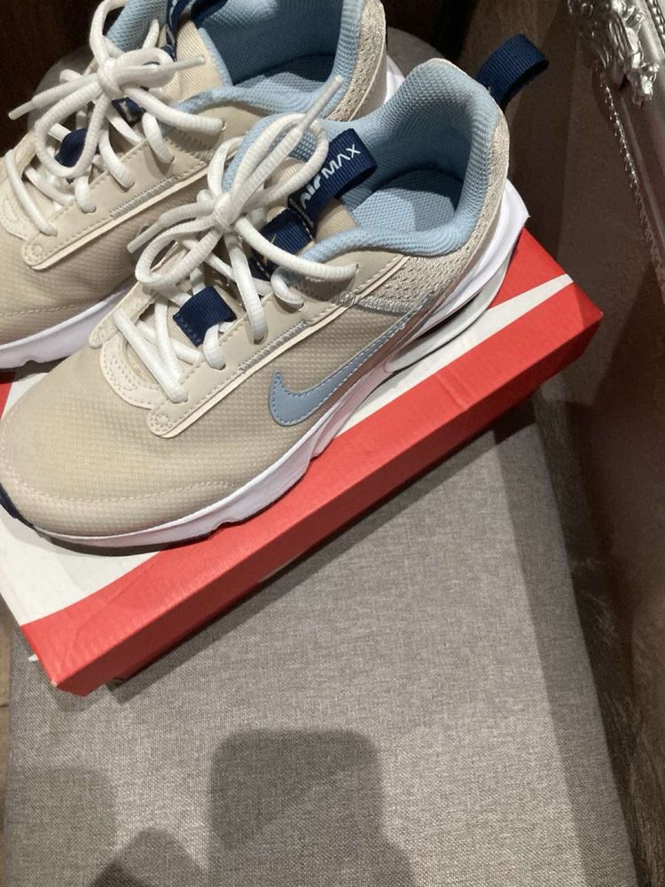 Nike   без дабележки