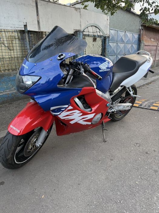 Honda CBR 600F – 1999, 81 kW, întreținută