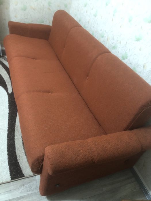 Диван коричневый