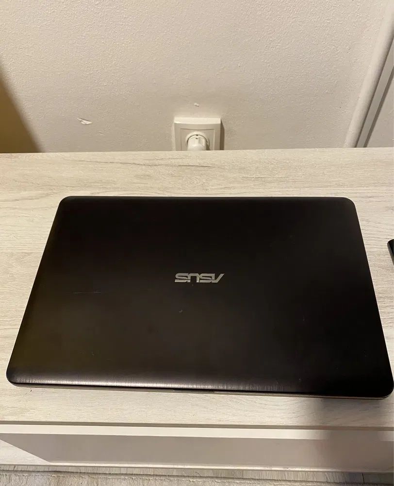 Laptop asus I3 vand sau schimb