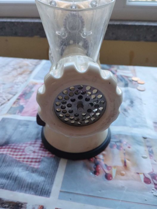 Продавам месомелачка Lurch