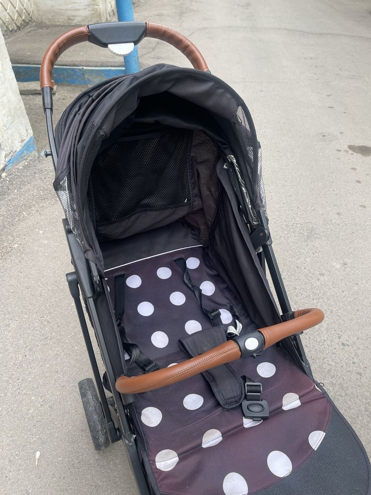Детская прогулочна коляска
