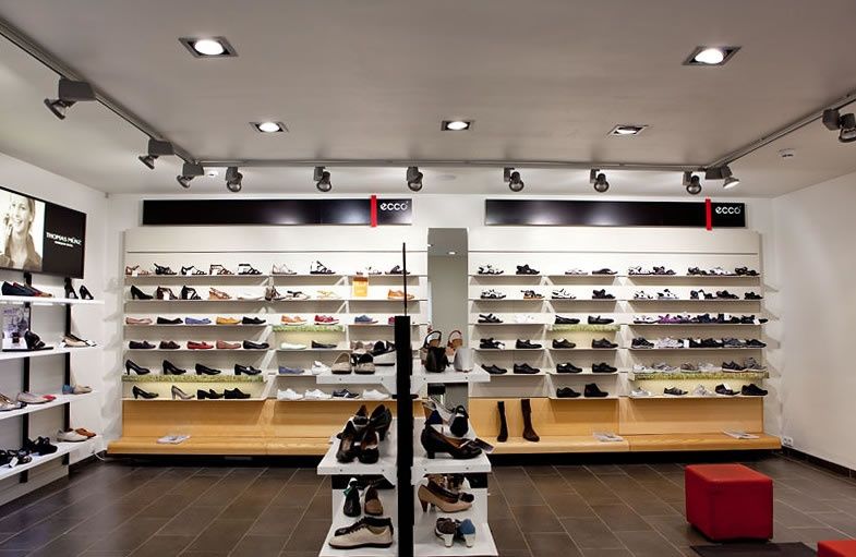 Трековые светильники, споты. Для бутиков и магазинов.