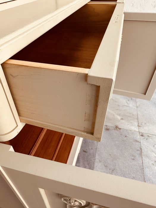 Винтидж скандинавски шкаф от масив – кремав цвят, от 60-те