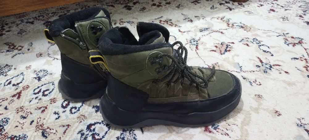 Продам детские зимние ботинки на мальчика
