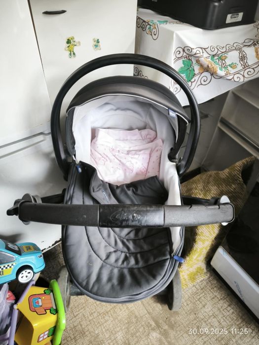 Căruț bebe 3 an unu .preț 300 lei .