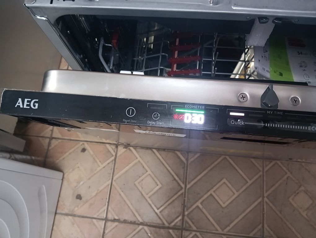 Чисто нова съдомиялна за пълно вграждане AEG XXL 2 години гаранция!