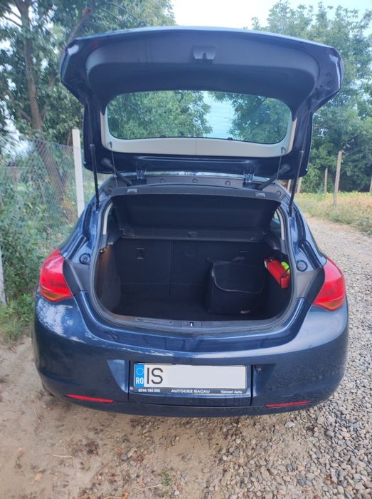 Opel Astra J 1.4 benzina (100 Hp) ecoFLEX 2010, Hatchback