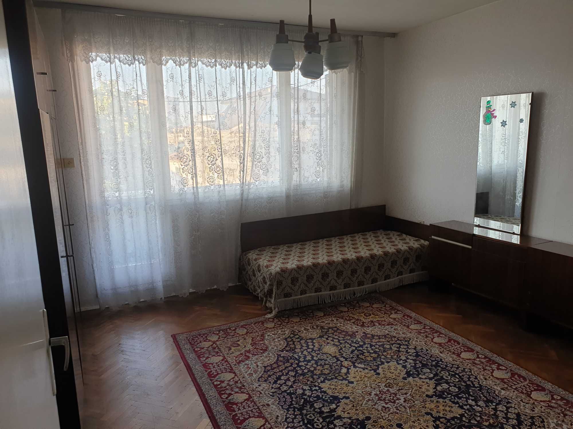 Собственик продава 3 ст. апартамент 100кв.м Русе, Център, ул. П. Хитов