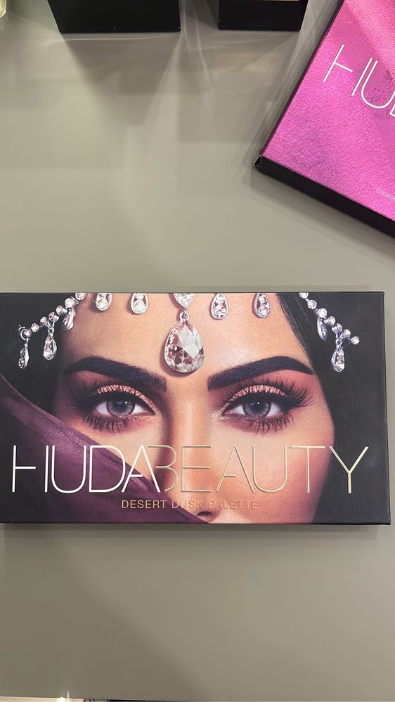 Тени Huda Beauty desert dusk