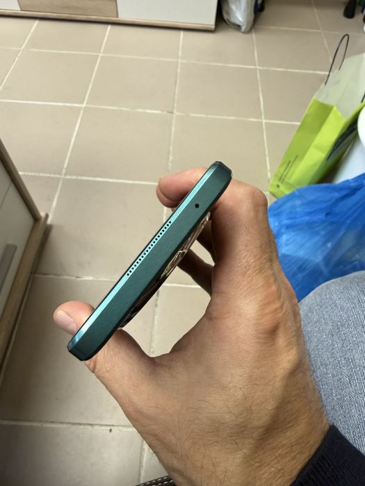 Huawei Nova 12i 8+3/128gb - отличен