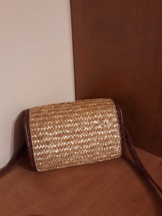 Дамска чанта с дълга дръжка