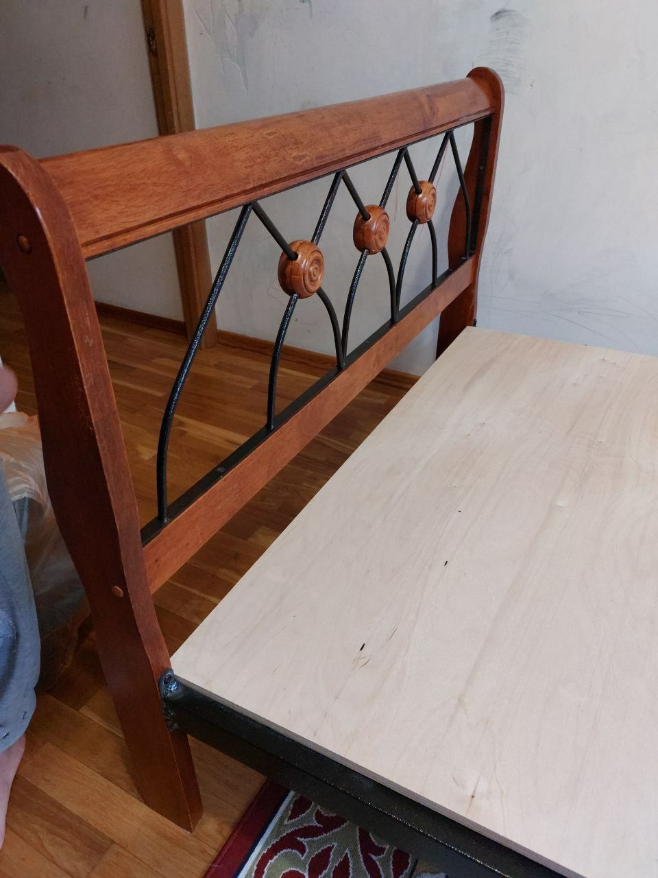 Кровать полтораспалка тосек , Малайзия,  кованая деревянная