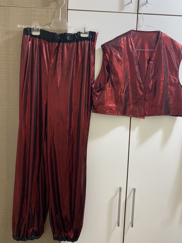 costum-fachir/carnaval: pantalon/vesta-culoare rosie,bordo,marima M