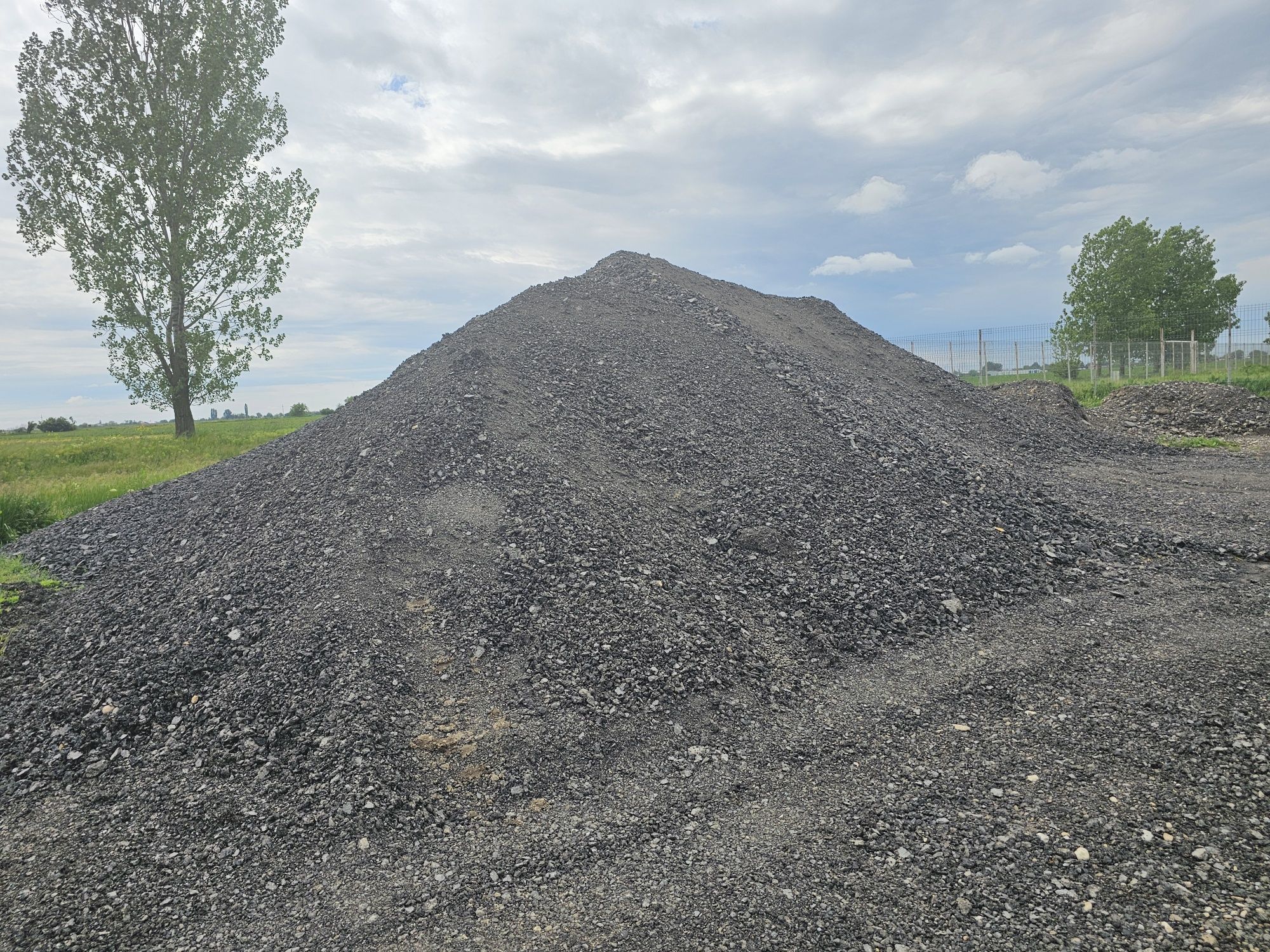 Vand Frezat Asfalt ( Gribrulă ) Depozit Agregate.