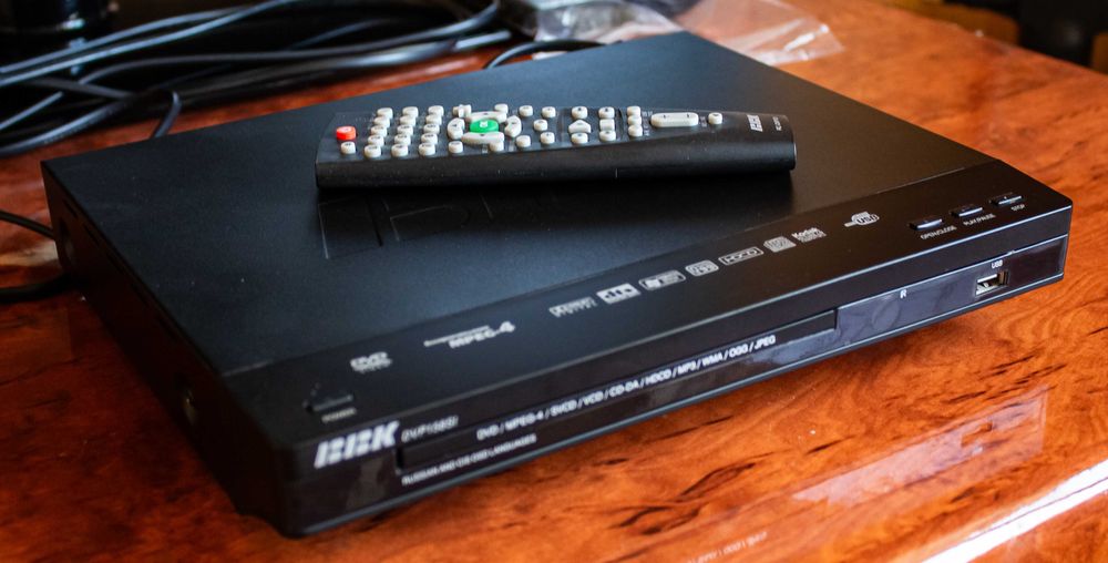 DVD-плеер (караоке) BBK DVP158SI