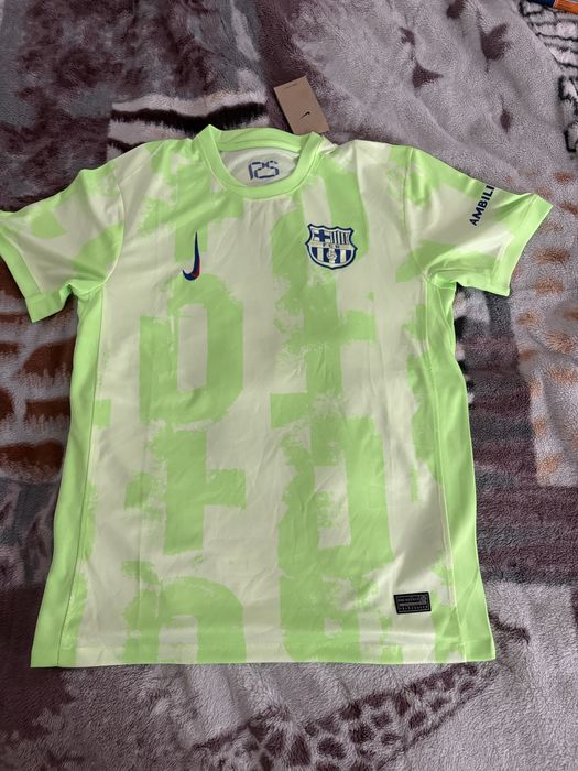 Tricouri fotbal editia speciala marimea M