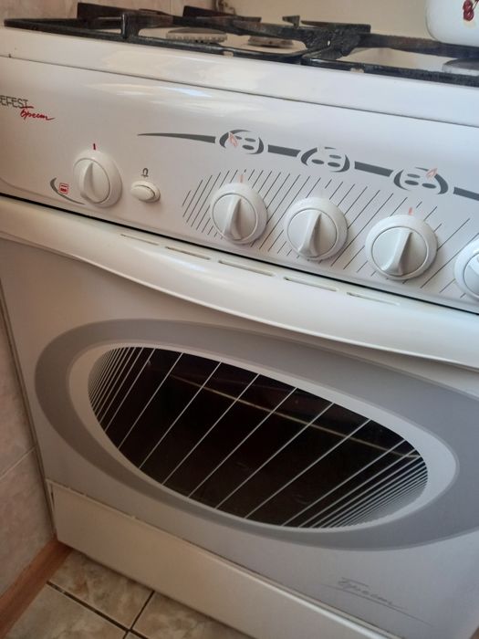 Продам газовую плиту