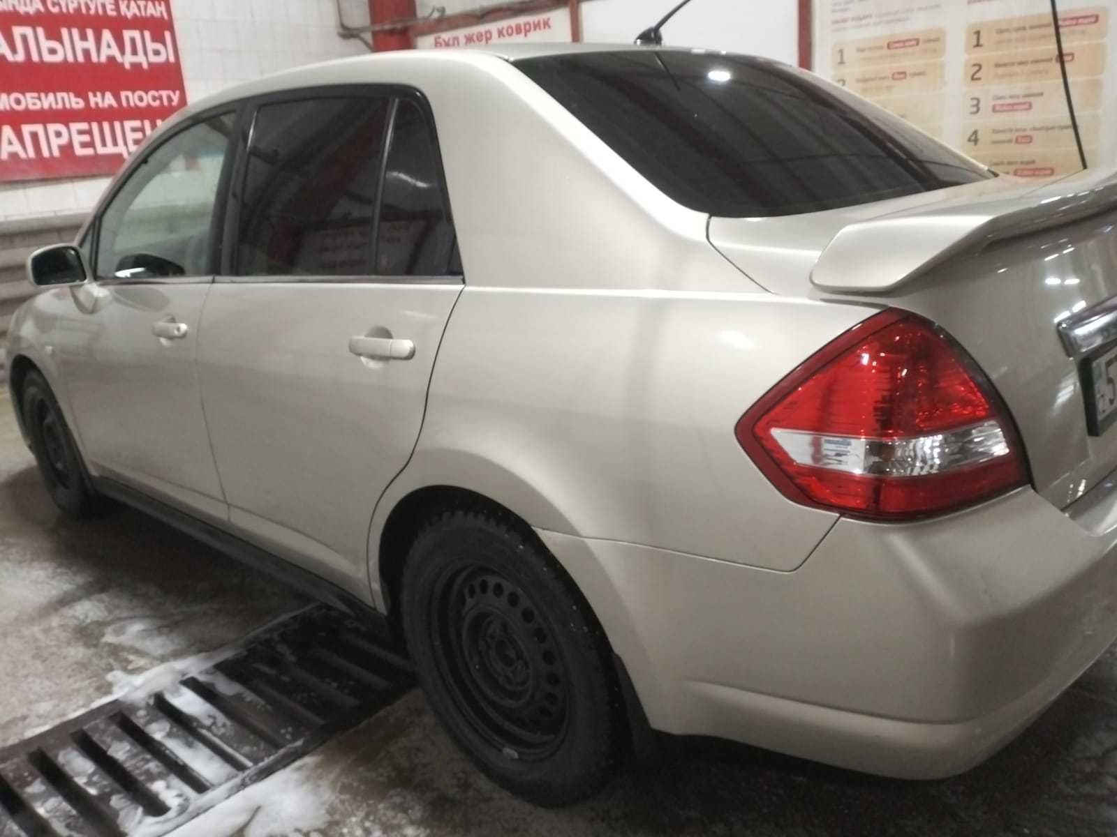 Nissan Tiida (Ниссан Тиида) 2006 г в хорошем состоянии