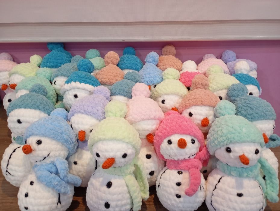 Плетен снежен човек на една кука