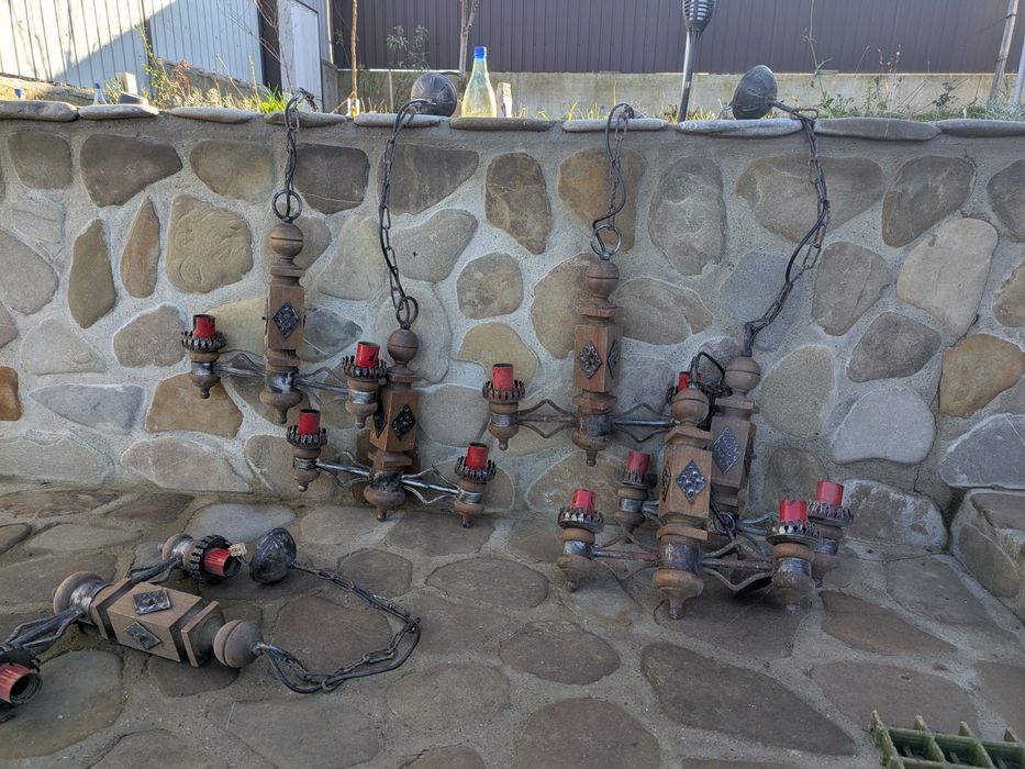 lustre foarte vechi rustice