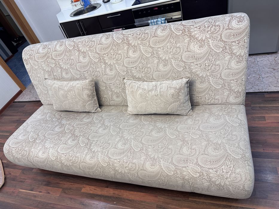 Продам диван с 2 креслами