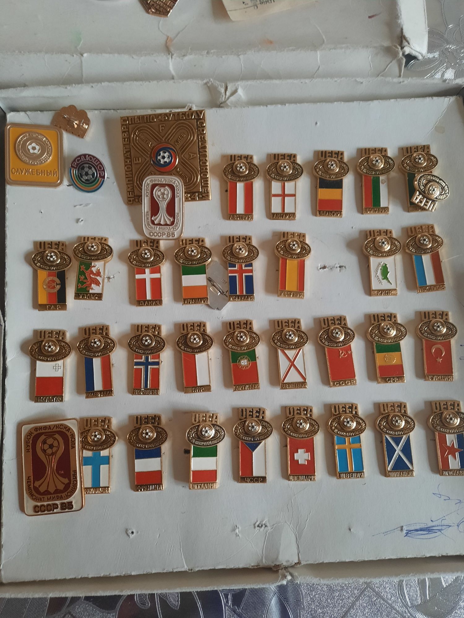Советские значки футбольных команд