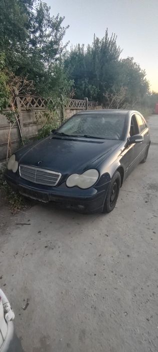 Dezmembrez Mercedes C klasse 200 cdi