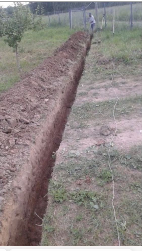 Копаем траншеи под водапровод и под кабель