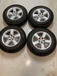 Алуминиеви джанти 16ки със зимни гуми BFGoodrich 215/70-16 Toyota Rav4