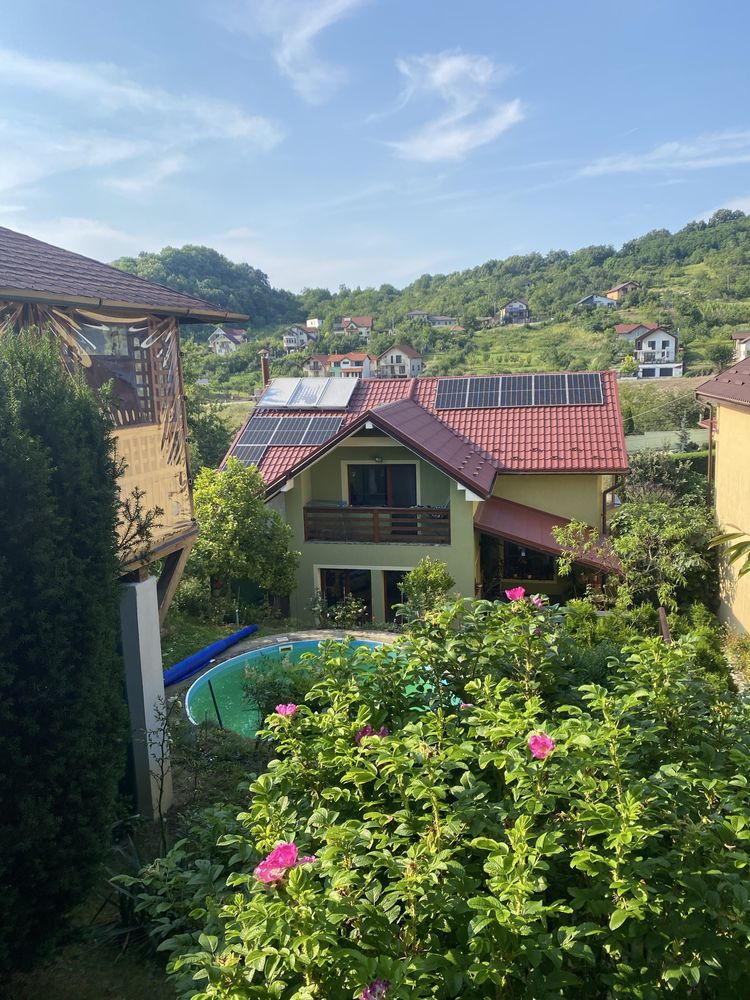 Casa pe strada Cascadei cu 14 ari teren
