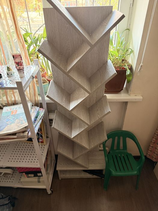 Книжная полка.