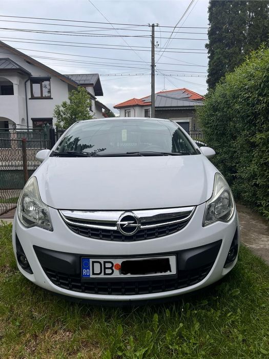 Opel Corsa 2012 benzina +gpl