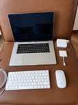Macbook Pro 15, 2019 touchbar + accesorii Apple