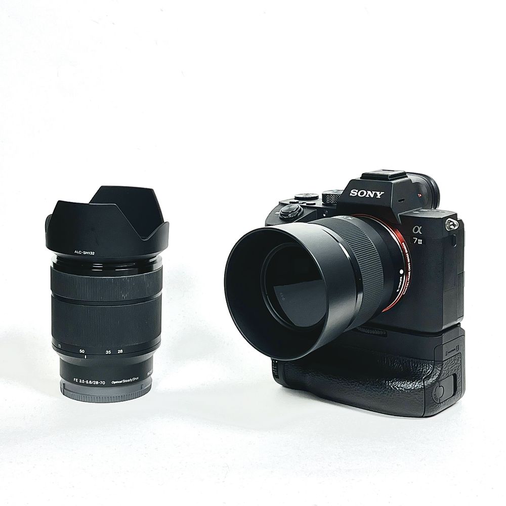 SONY A7III с грип, обективи и гаранция
