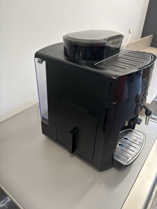 Espressor automat Krups Essential EA81P070