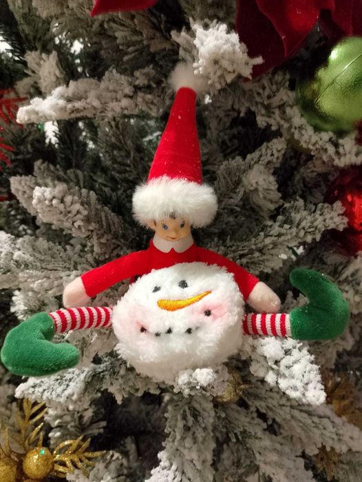 Brad artificial de Craciun impodobit