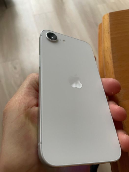 iPhone 16 e 128 GB нов