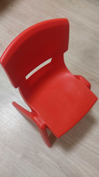Продаётся стул детский, маленький.