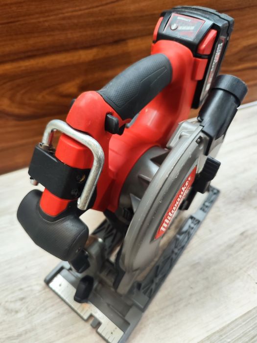 Circular Milwaukee M18 CCS55 2023